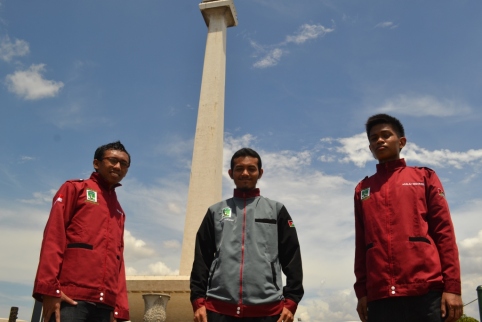 Kader KAMMI STKS Bandung safari ke Monas Jakarta Pusat pada 29 Maret 2013.